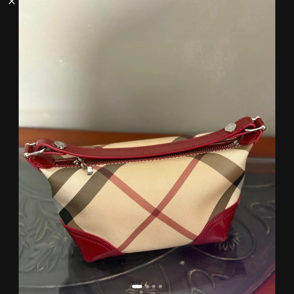 Elegant Red and Cream Checkered Cosmetic Bag